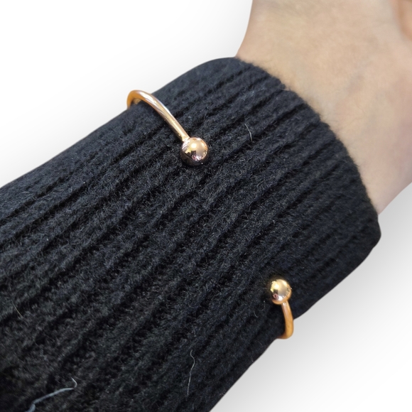 Elegant Gold Knot Bangle Bracelet - Picture 5 of 7